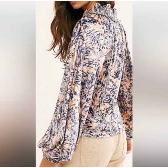 NWT Free People Go Get Em Crushed Velvet Tiger Print V-Neck Balloon Sleeve Top S - Picture 2 of 7